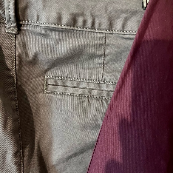 2 pair of Old Navy Pixie trousers. NWOT. Both sz 0 regular. Excellent - Picture 3 of 8